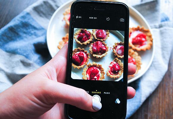 Germania: ministro chiede lo stop alle foto del cibo sui social, inquinano troppo