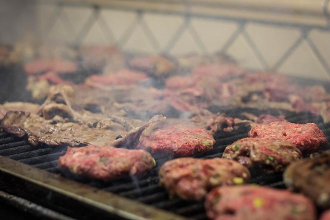 Polpette di cavallo sulla brace