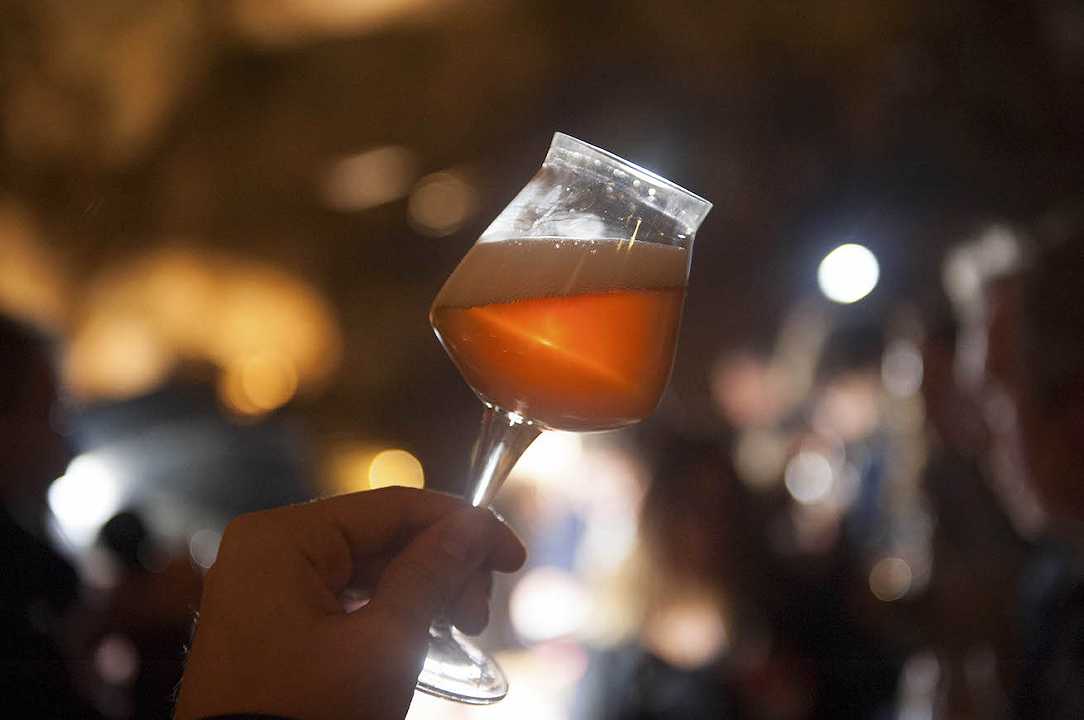I giovani scelgono la vodka, gli italiani il vino, e tutti gli europei bevono la birra