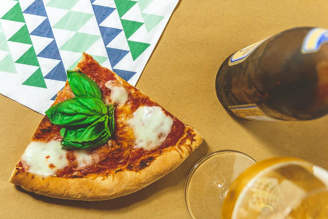 Pizza fatta in casa con ricetta italiana, non australiana