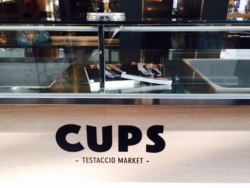 Cristina Bowerman e Cups al mercato di Testaccio