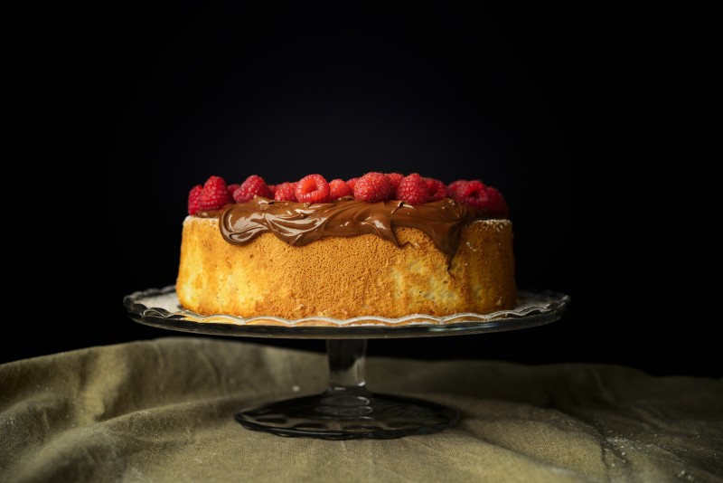 angel-food-cake-lamponi-cioccolato