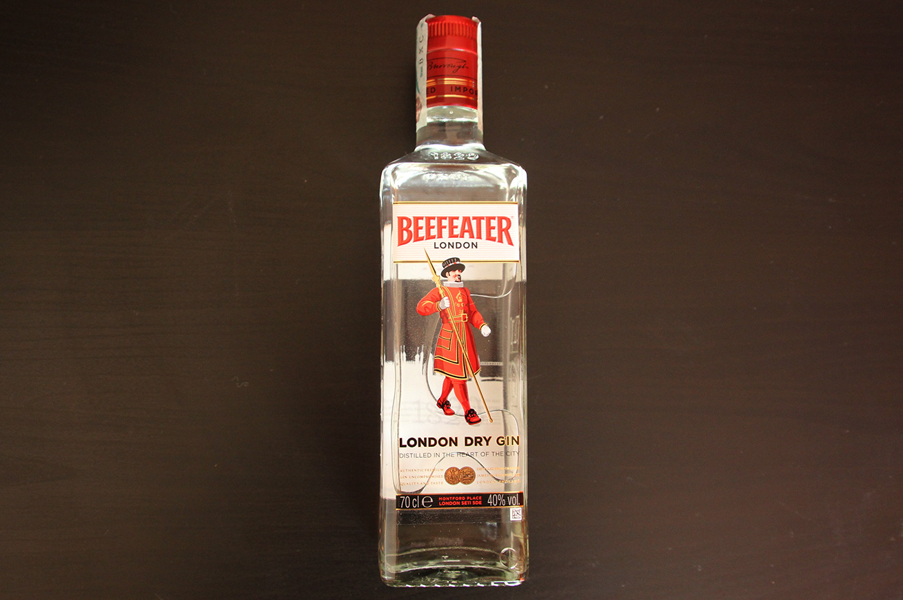 Джин победа. Джин Бифитер крепость. Бифитер Джин 70 градусов. Beefeater London Dry. Джин Бифитер крепость 47.