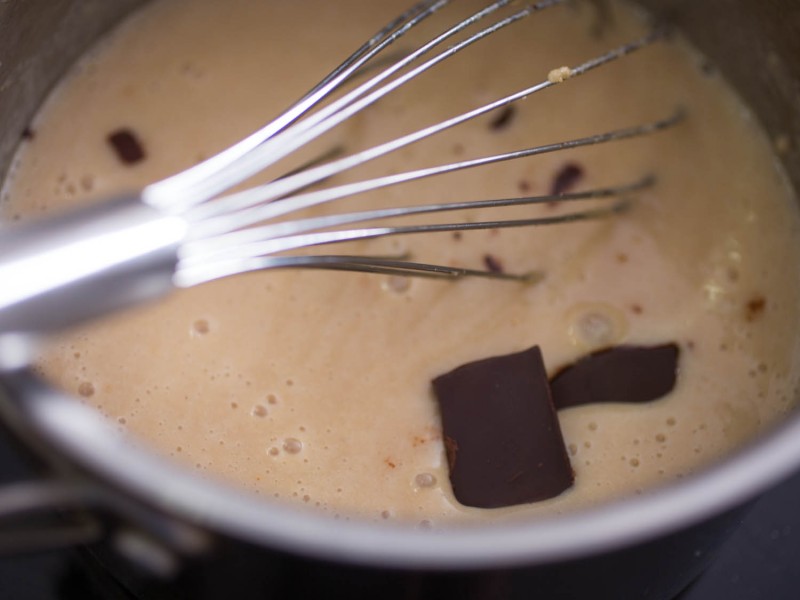 cioccolata in tazza, mescolare