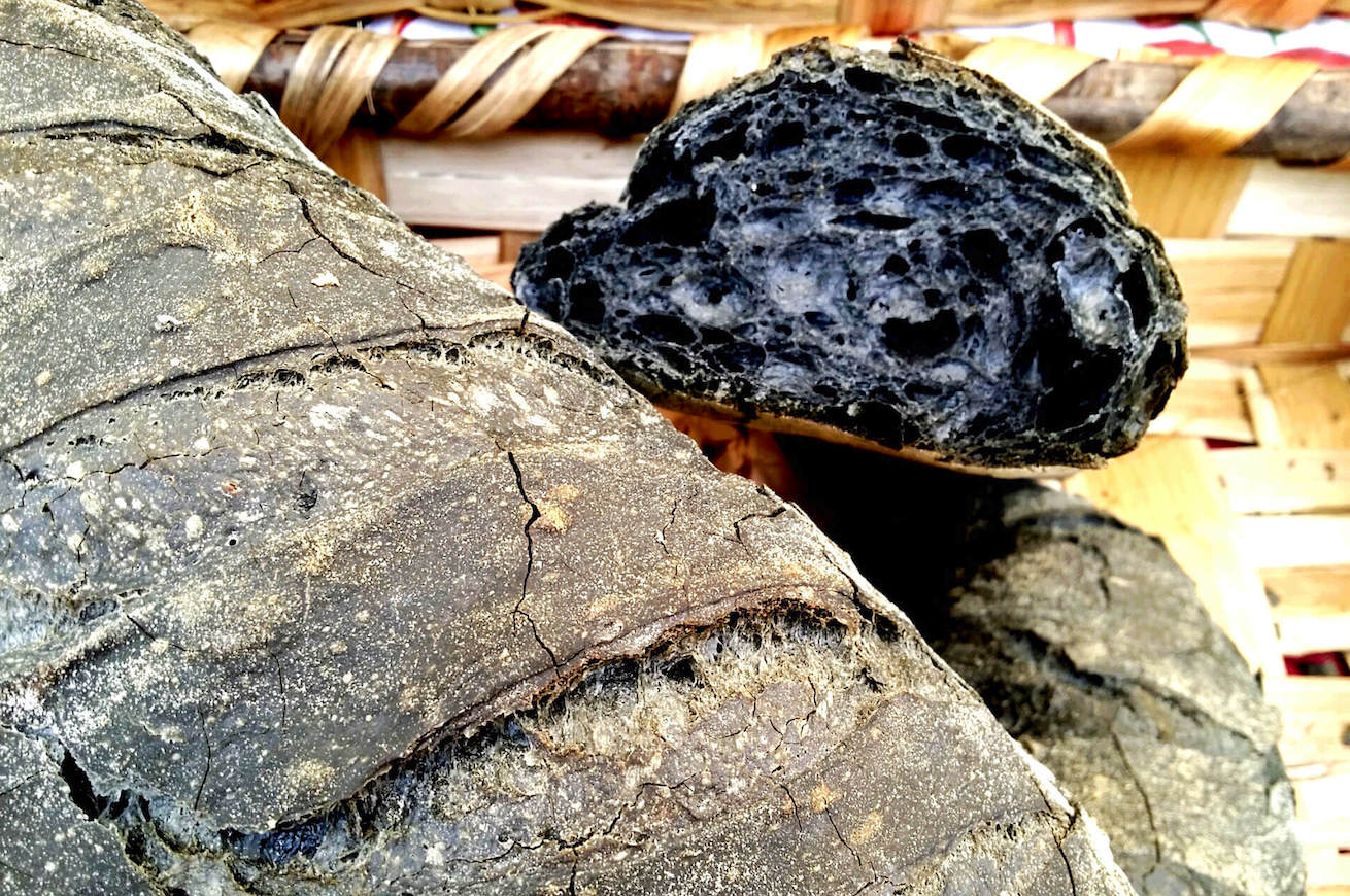 pane nero al carbone vegetale