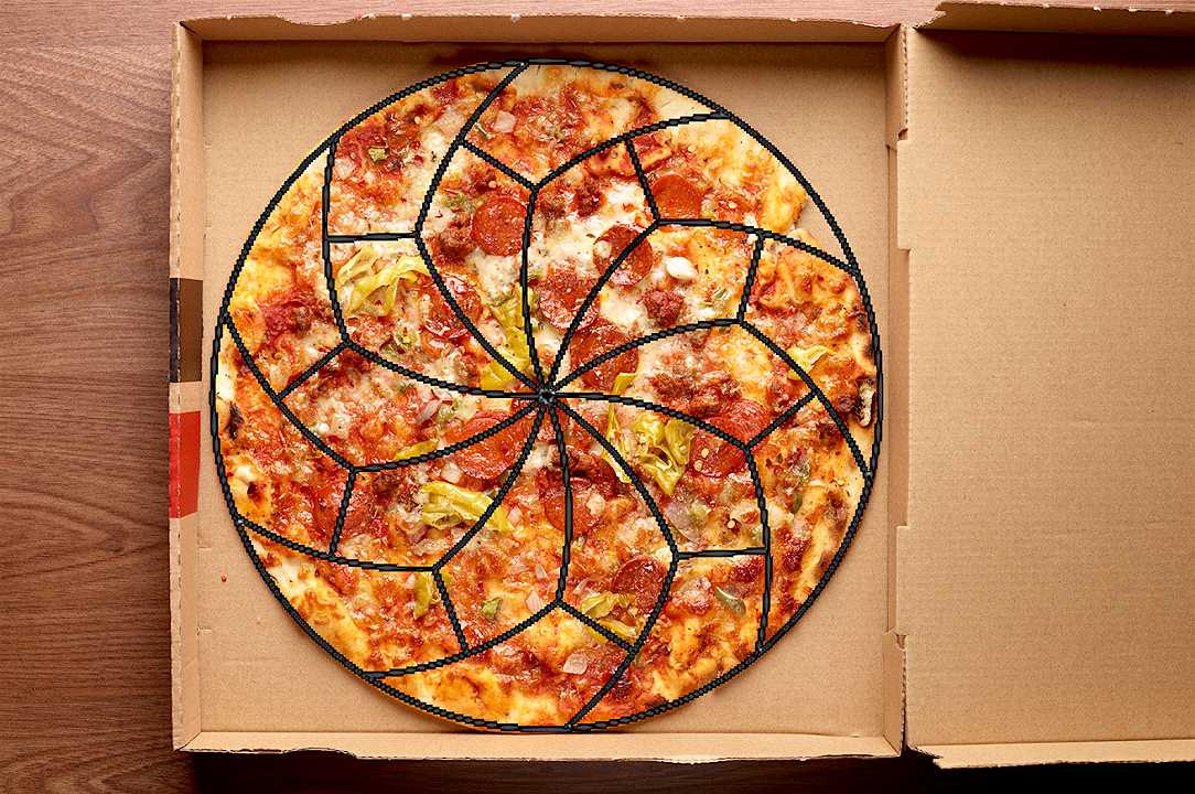 Avete sempre sbagliato modo di tagliare la pizza