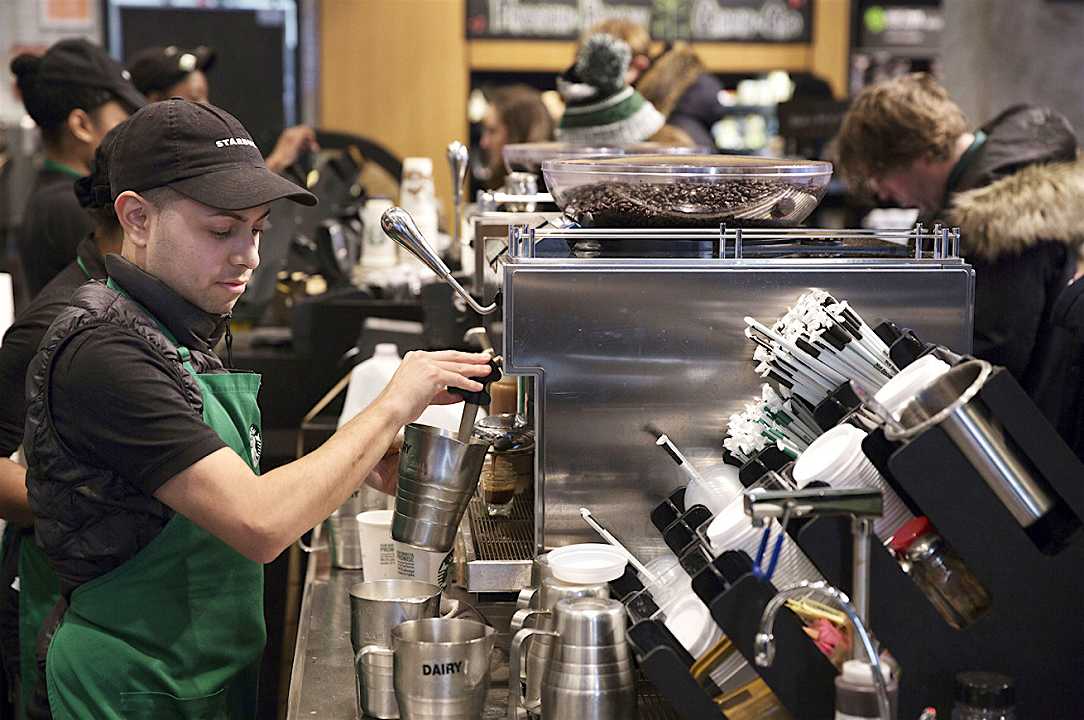 New York: Starbucks apre un megastore del caffè “Eataly style”