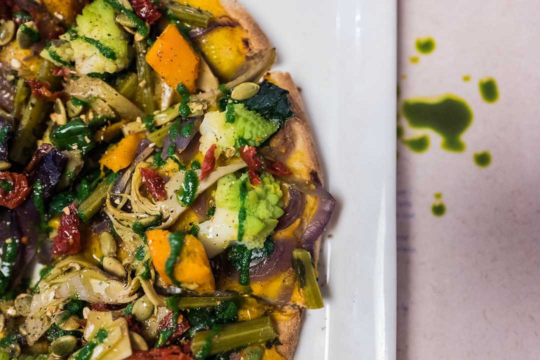 Pizza vegetariana fatta in casa con la ricetta 800 Simply Food