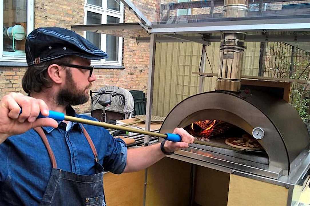 Ha inventato il forno-bici per vendere la pizza a Copenhagen
