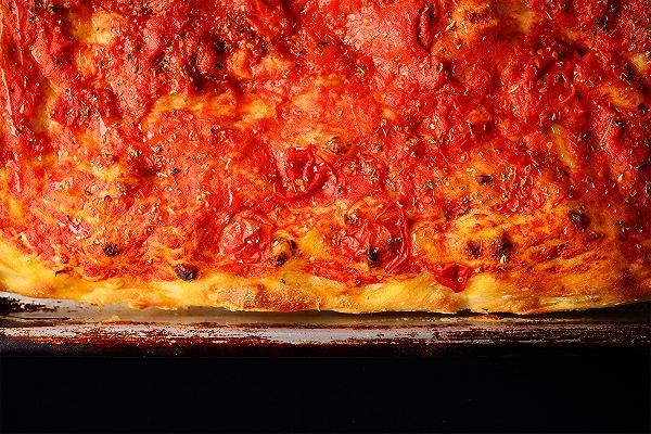 Pizza in teglia: l’impasto sano e fatto in casa
