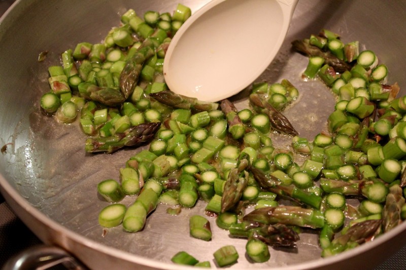 saltare asparagi per risotto