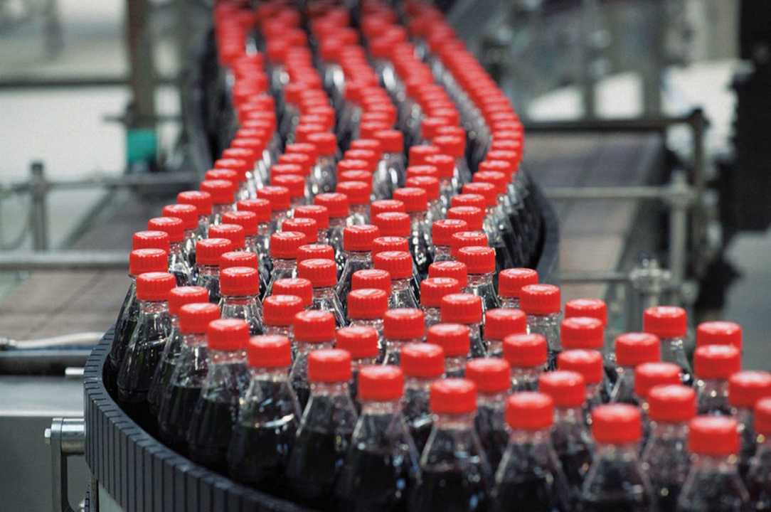 Coca Cola: stabilimenti italiani a rischio chiusura per sugar e plastic tax