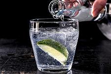 Acqua tonica: 10 che cambiano le regole del gin tonic