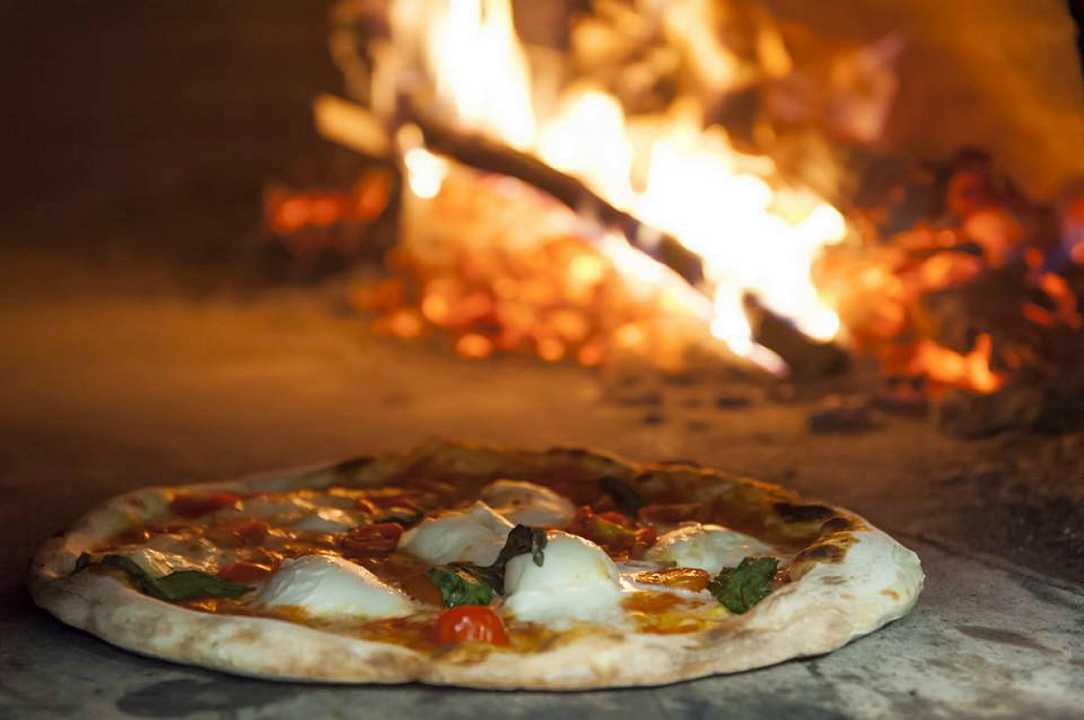 Rinuncereste alla pizza cotta nel forno a legna per il bene dell’ambiente?