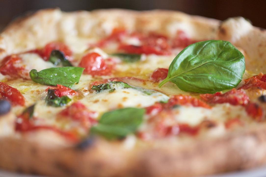 La città italiana con più pizzerie? Napoli è solo terza