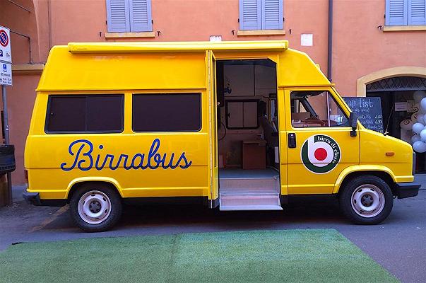 Birrabus: la birra artigianale on the road nel pulmino della scuola