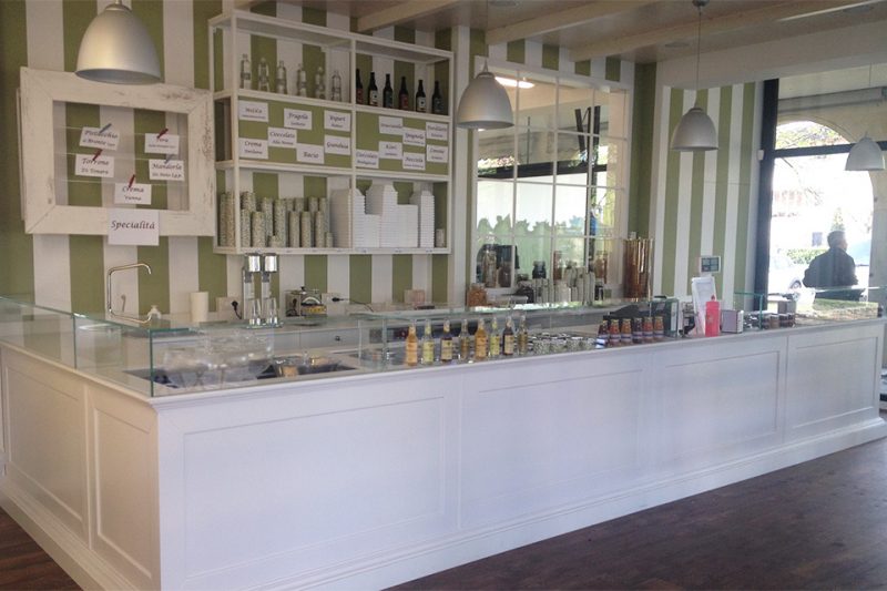 la colina delle galline, gelateria, correio