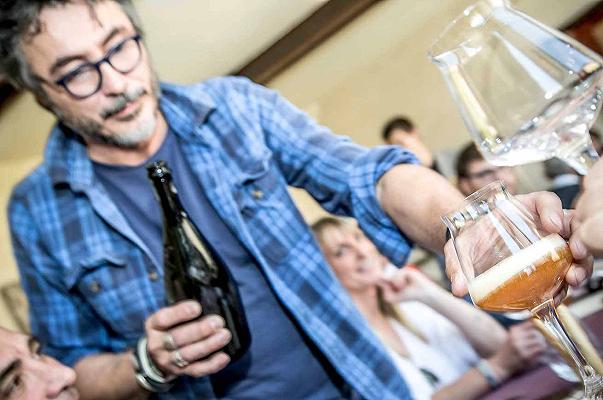 Teo Musso spiega come scegliere, servire e abbinare la birra al ristorante