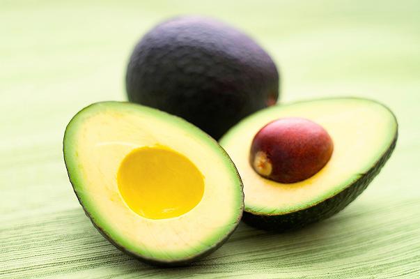 Avocado il frutto più rubato: è come se i soldi crescessero sugli alberi