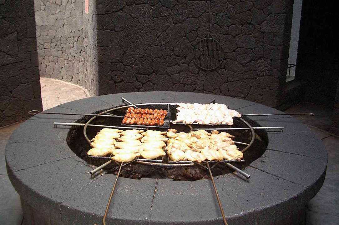 Il ristorante che usa il vulcano come barbecue