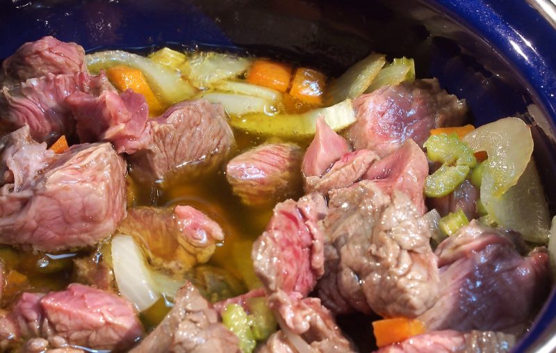 Preparazione arancino alla carne
