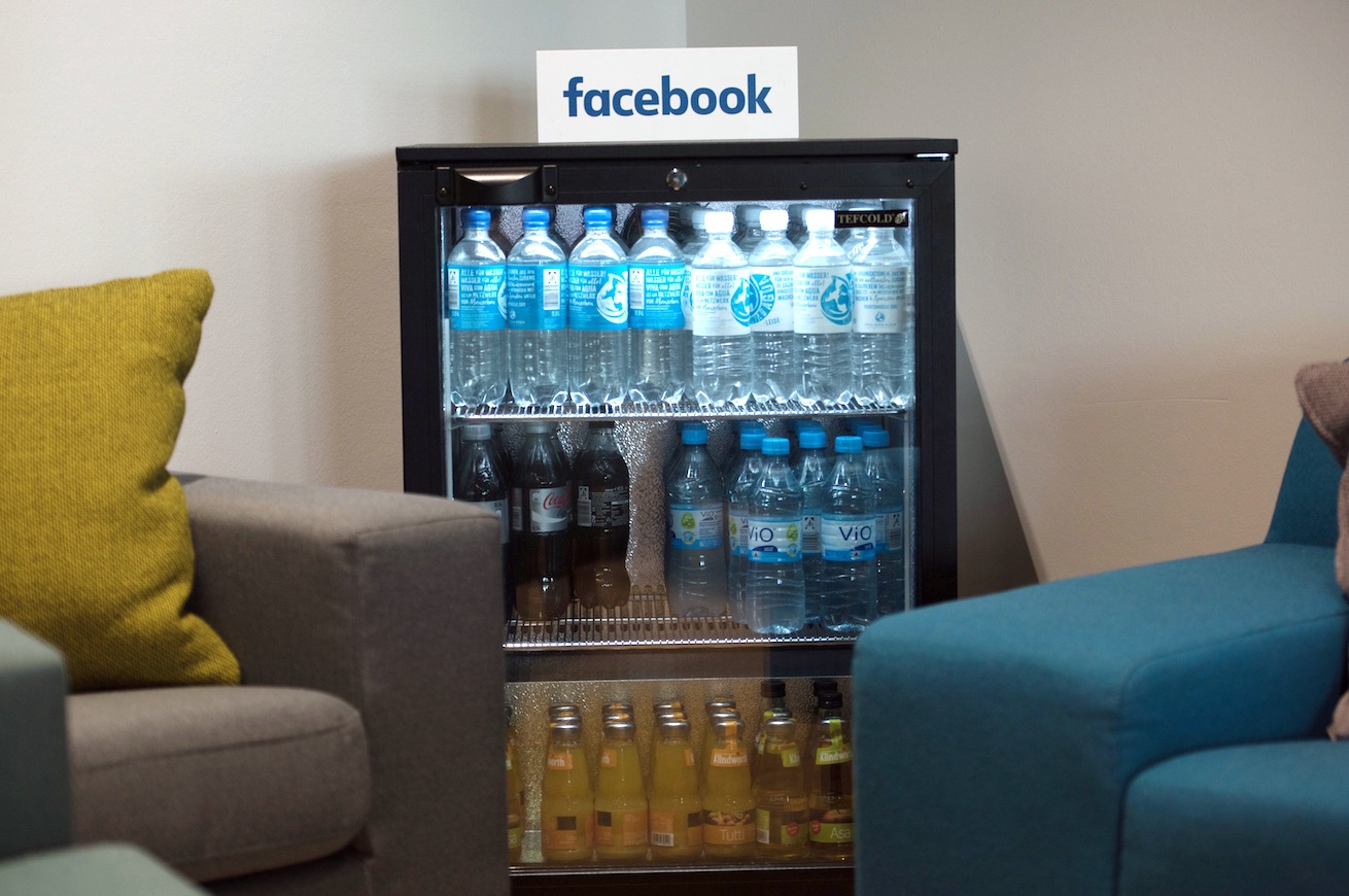 Facebook food delivery