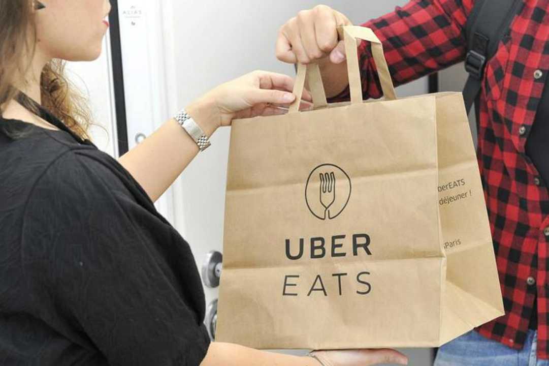 Uber Eats, il cibo a domicilio di Uber, parte oggi a Genova