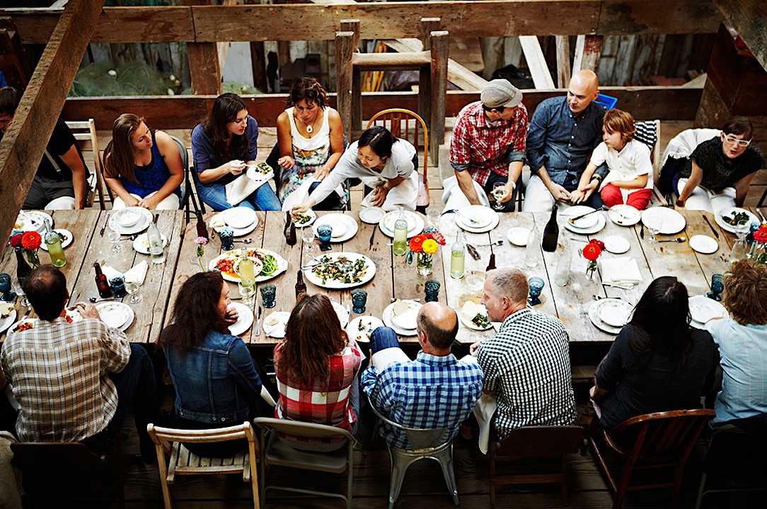 Social Eating: la legge relega i ristoranti a casa al ruolo di passatempo