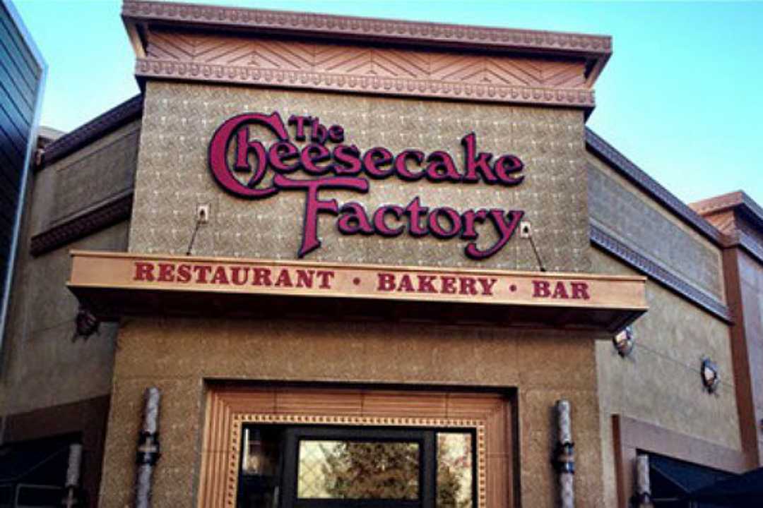 New York: in fila per ore pur di mangiare da Cheesecake Factory