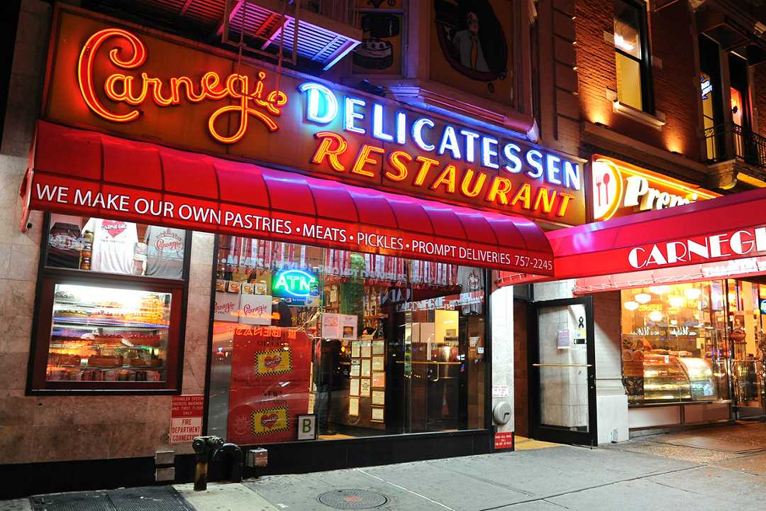 Il Carnegie Deli ha chiuso: continua la crisi del pastrami a New York