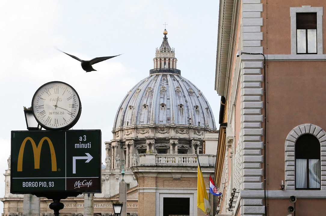 Perché McDonald’s, incurante dei cardinali, è riuscita ad aprire vicino al Vaticano?