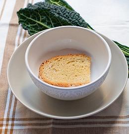 Fate gli strati di zuppa e pane