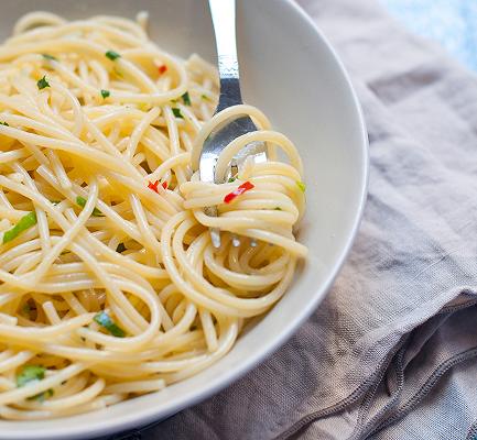 spaghetti-aglio-e-olio-forchetta