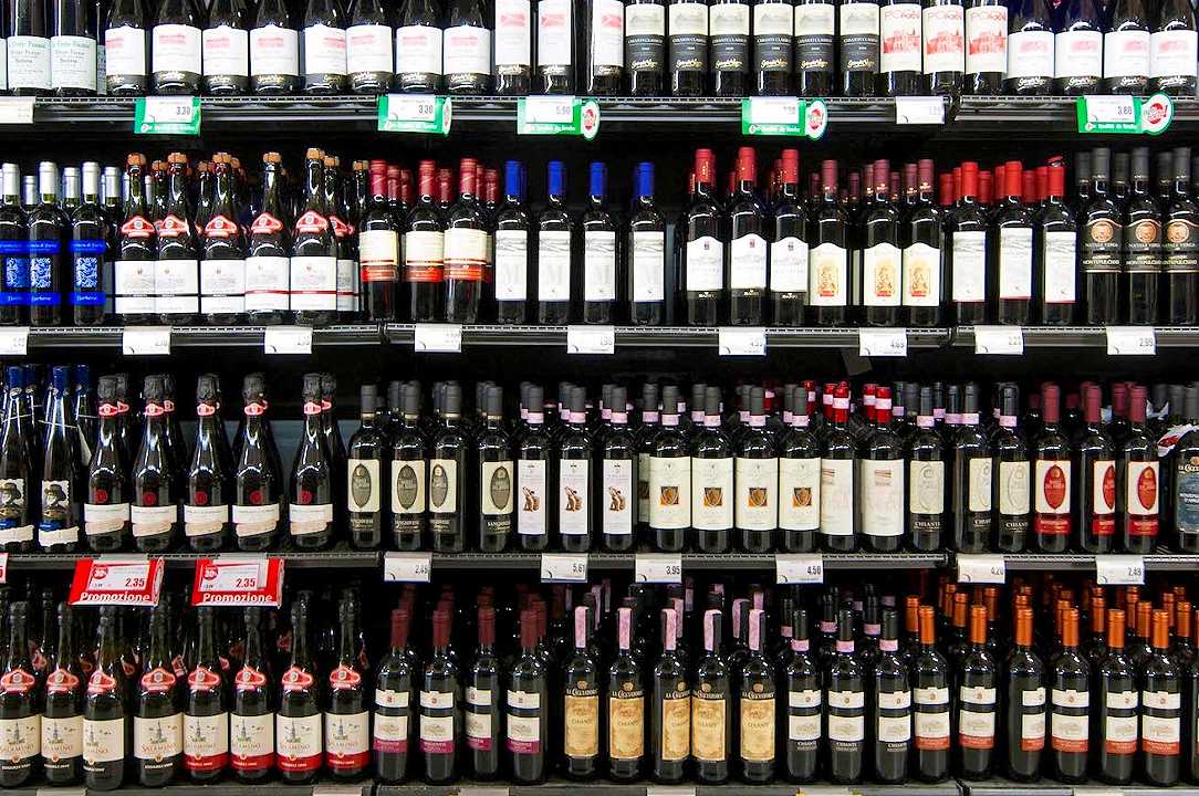 Compriamo il vino al supermercato, meglio se bio, spumante e Doc