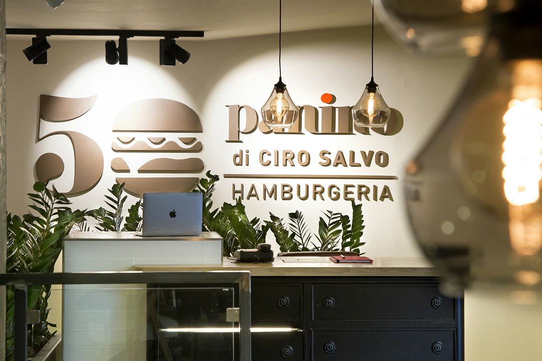 Com’è 50panino, l’hamburgeria che Ciro Salvo ha aperto a Napoli