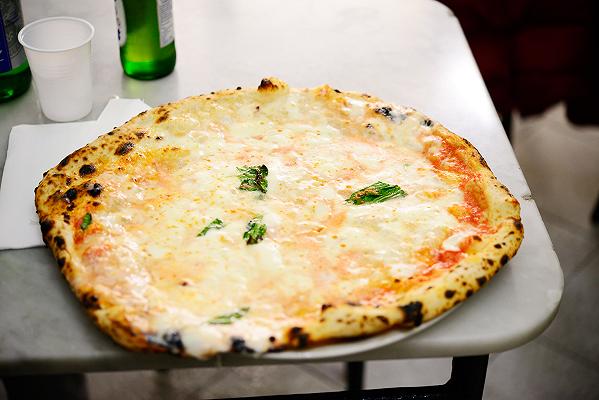 Da Michele: come si porta nel mondo la più famosa pizzeria di Napoli