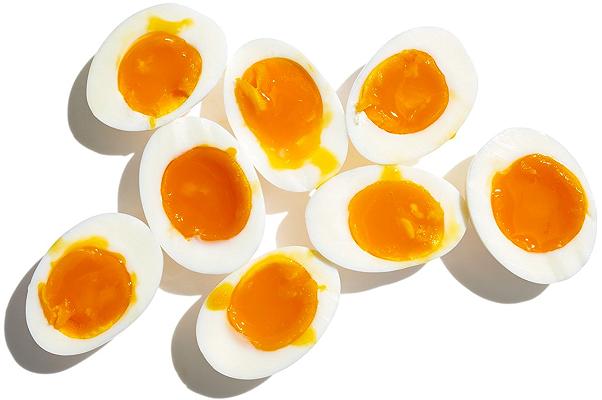 Dall’unico ristorante al mondo di sole uova, 5 segreti per cucinarle