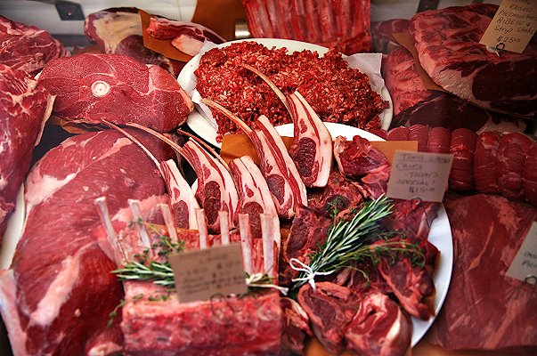 Smetteremo di mangiare carne rossa “cancerogena” dopo la nuova tegola?
