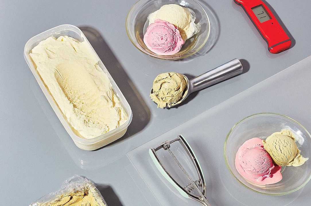 Gelatiere e attrezzi indispensabili per fare il gelato in casa