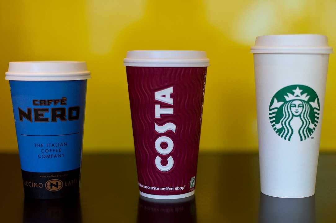 Nel ghiaccio usato per le bevande di Starbucks ci sono batteri fecali, dice la Bbc
