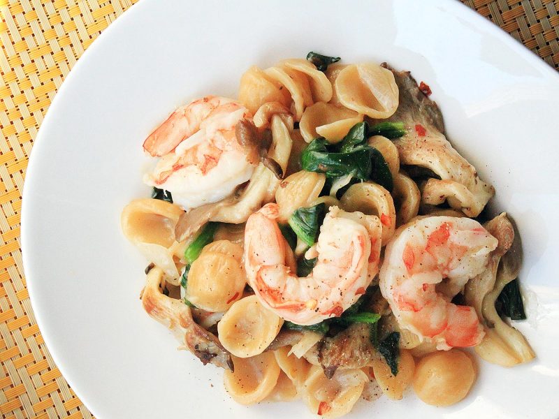 insalata di pasta con gamberi