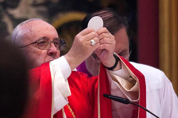 Papa Francesco contro gli scarti alimentari: basta alla “cultura usa e getta”