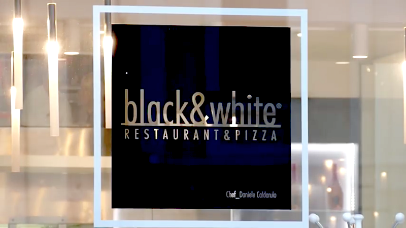black e white insegna