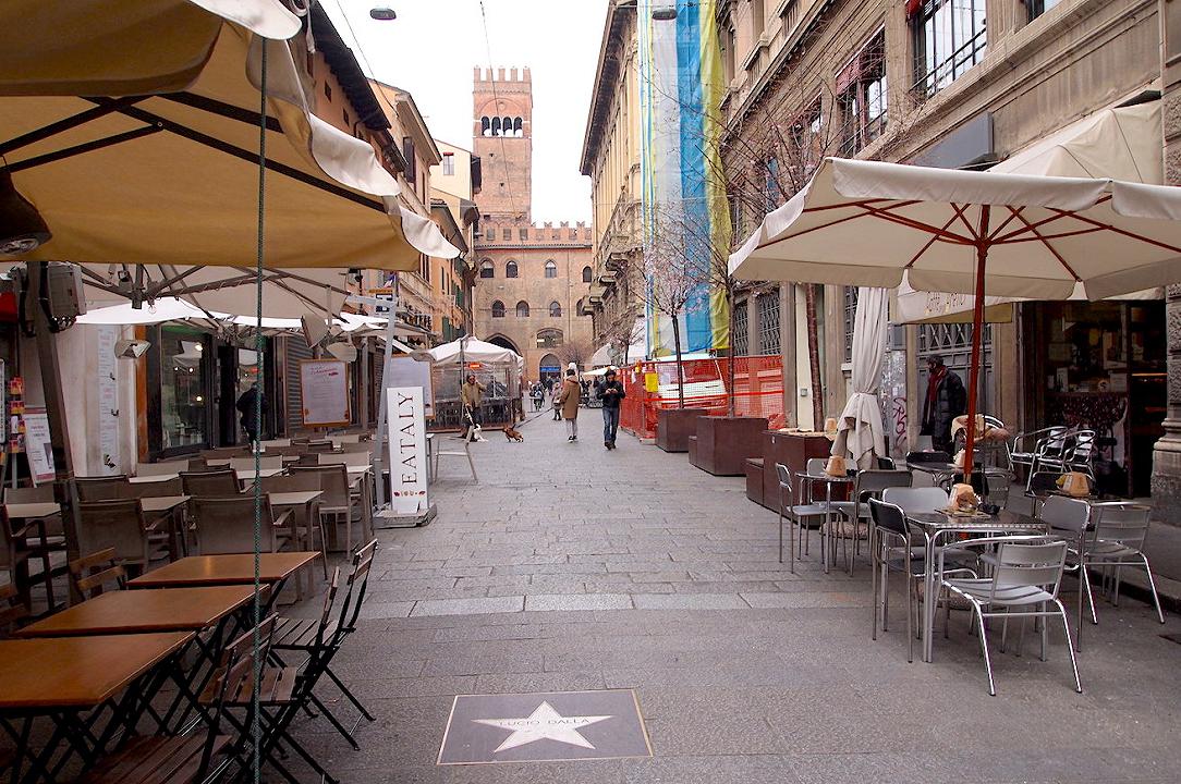 Il boom dei ristoranti sta trasformando Bologna nella “città dei taglieri”?