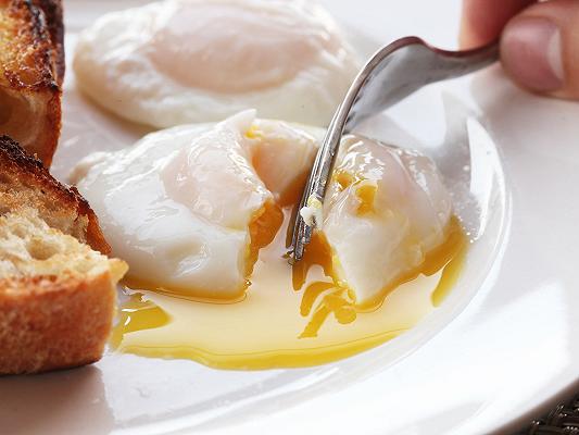 Mea culpa dei nutrizionisti sulle uova: rischi colesterolo e salmonella ridimensionati