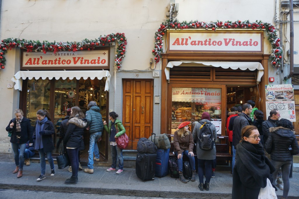 All’Antico Vinaio di Firenze chiude per Coronavirus: Troppa folla”