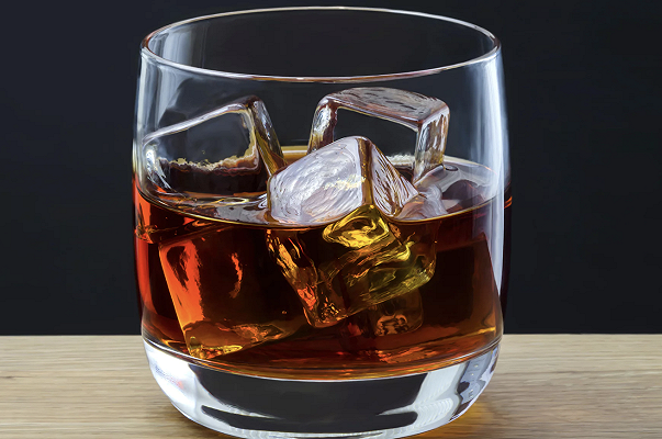 Il whisky è il nuovo gin: le differenze tra Scotch, Irish, Bourbon e Rye