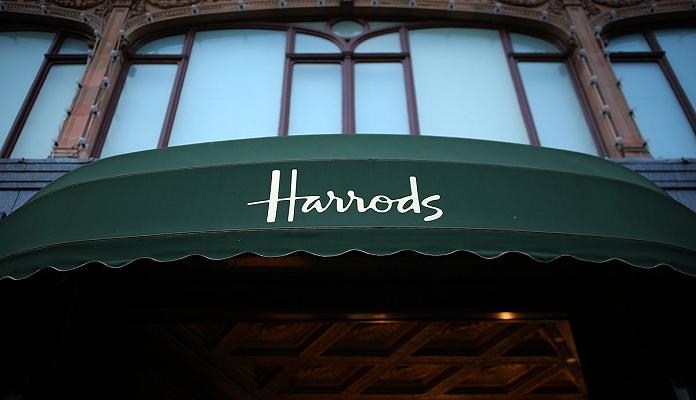 Regno Unito, Harrods ammette di aver ancora venduto vodka russa: “È stato un errore”