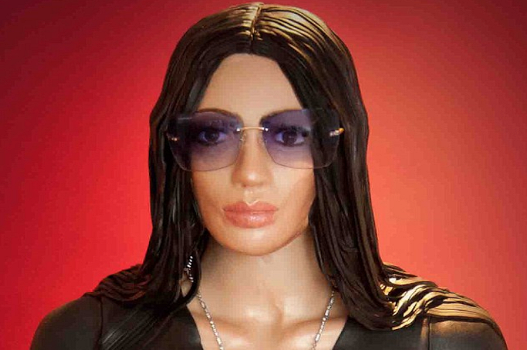 Qualcuno ha ordinato una torta a grandezza naturale di Kim Kardashian decorata con diamanti da 1,2 milioni di sterline