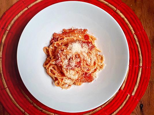 Ostia, la protesta si fa con l’amatriciana gratis